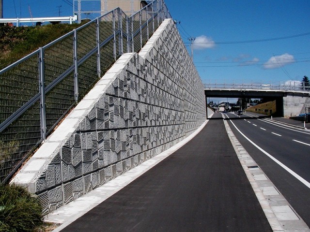 岩手県北上市　逆Ｌ仕様天端斜切