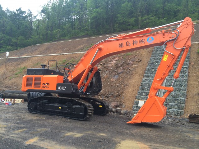 使用機械⑤ バックホウ山積0.8m3(平積0.6m3) ZAXIS225等 ※標準外