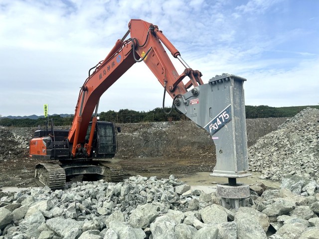 パカット君工法　破砕状況【バックホウ山積1.9m3(平積1.4m3)級標準仕様】
