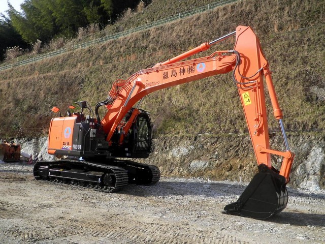 使用機械 ZAXIS225 (山積0.8m3級)
